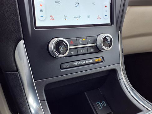 Used 2023 Ford Edge Titanium image 12