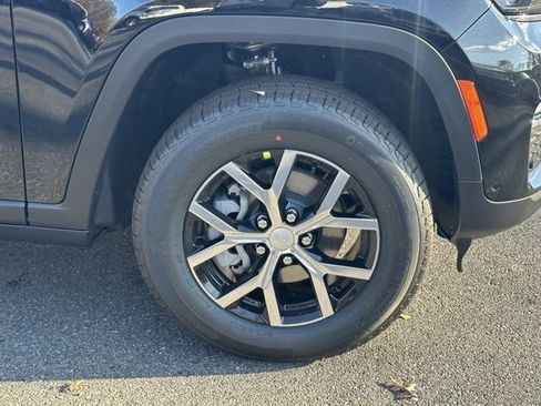 New 2025 Jeep Grand Cherokee Limited image 12