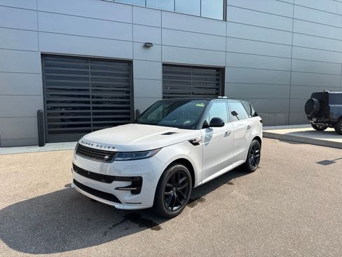 Used 2024 Land Rover Range Rover Sport Dynamic SE AWD/4WD image 1