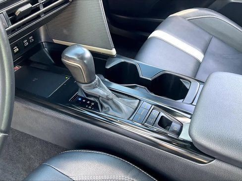 Used 2025 Toyota Camry SE image 15