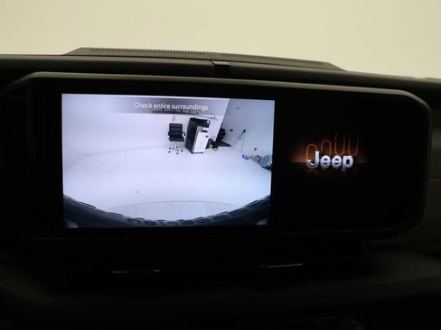Used 2024 Jeep Wrangler Unlimited image 24