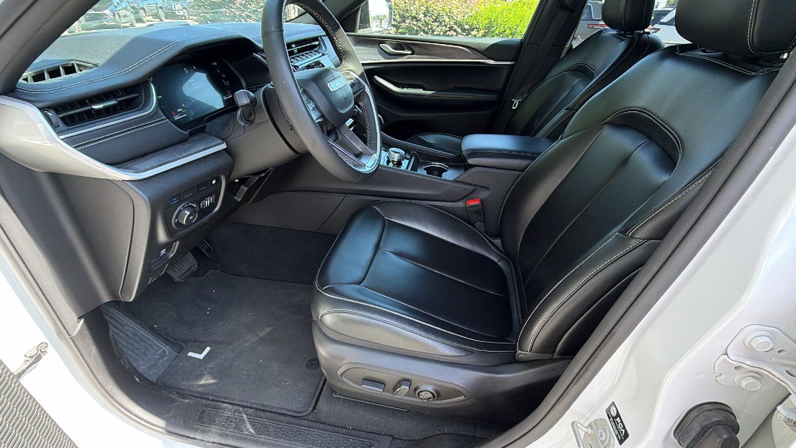 Used 2024 Jeep Grand Cherokee Limited 4xe AWD/4WD image 17