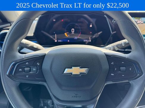 Used 2025 Chevrolet Trax LT FWD image 22