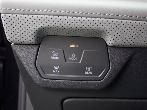 New 2026 Volkswagen Atlas Peak Edition image 14