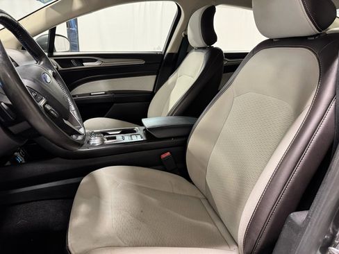 Used 2019 Ford Fusion SE w/ Equipment Group 151A image 18