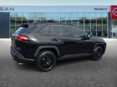 Used 2020 Toyota RAV4 LE image 5