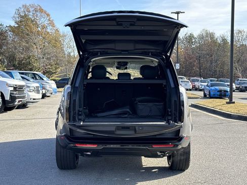 New 2025 Land Rover Range Rover SE AWD/4WD image 12