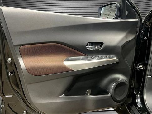 Used 2019 Nissan Kicks SR w/ Exterior Package FWD image 18