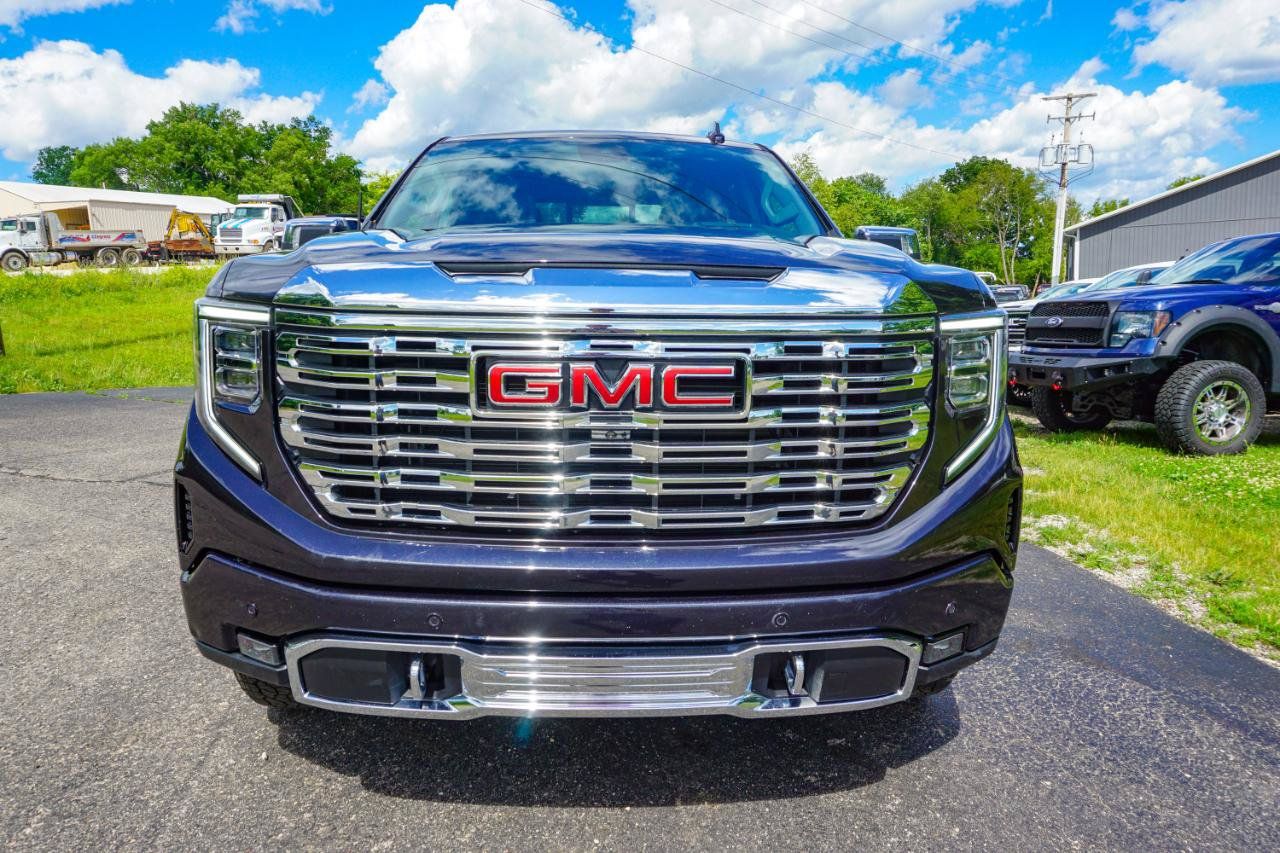 Used 2023 GMC Sierra 1500 Denali w/ Technology Package AWD/4WD image 8