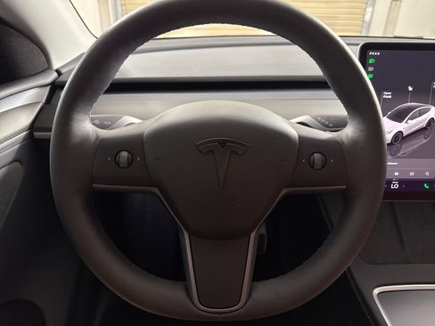 Used 2024 Tesla Model Y Long Range AWD/4WD image 13