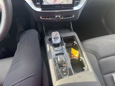 Certified 2025 Volvo XC90 B6 Plus image 28