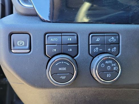 Certified 2025 Chevrolet Silverado 2500 LTZ w/ LTZ Convenience Package AWD/4WD image 28