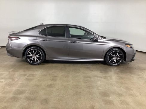 Used 2024 Toyota Camry SE w/ Convenience Package FWD image 4