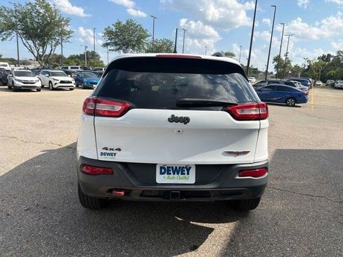 Used 2016 Jeep Cherokee Trailhawk AWD/4WD image 4