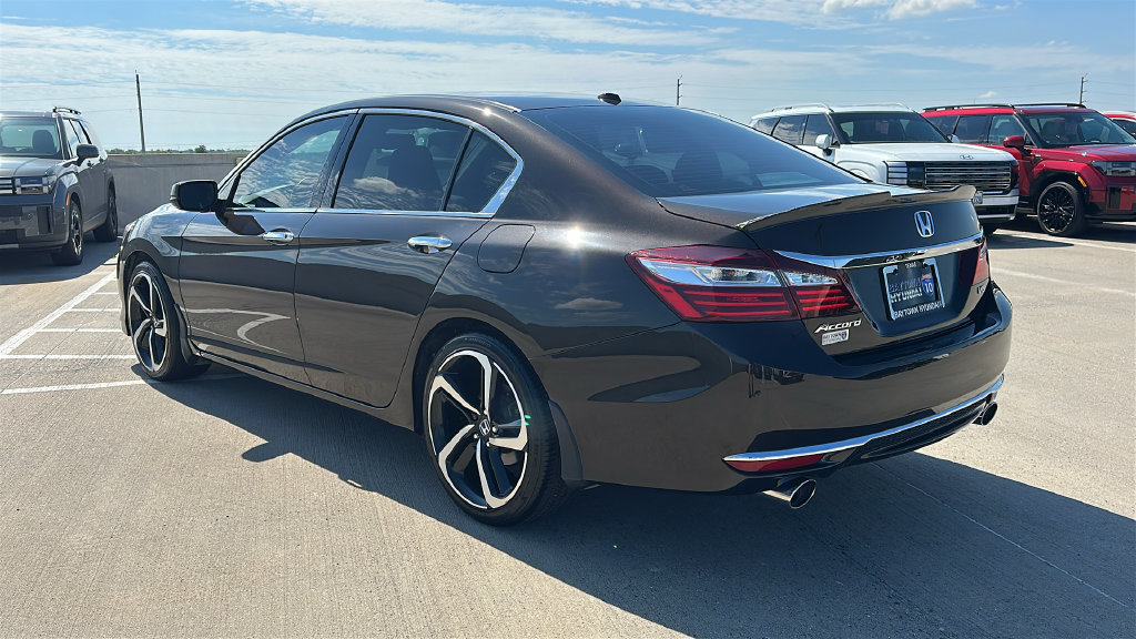 Used 2022 Honda Accord Sport image 11