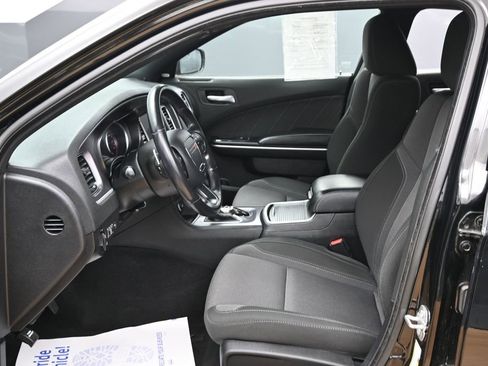 Used 2019 Dodge Charger SXT AWD/4WD image 17