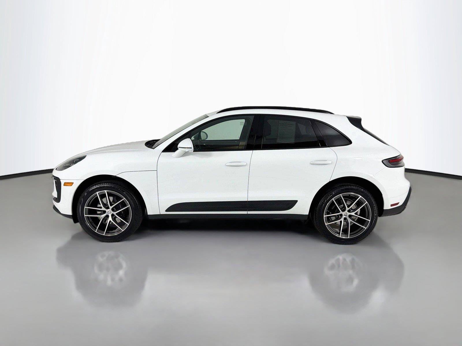 Certified 2026 Porsche Macan AWD/4WD image 2