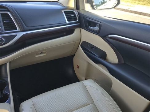 Used 2016 Toyota Highlander Limited image 15