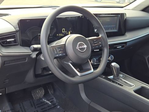 Used 2025 Nissan Kicks S AWD/4WD image 18