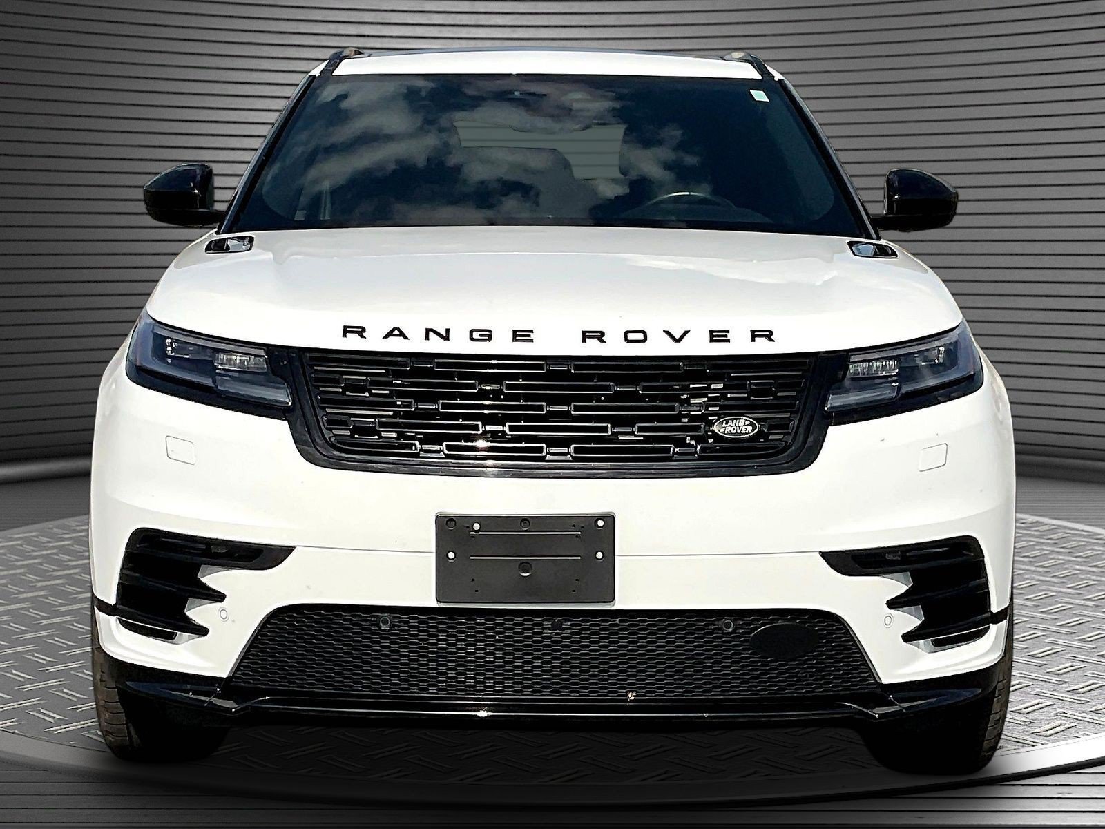 Used 2025 Land Rover Range Rover Velar Dynamic SE AWD/4WD image 2