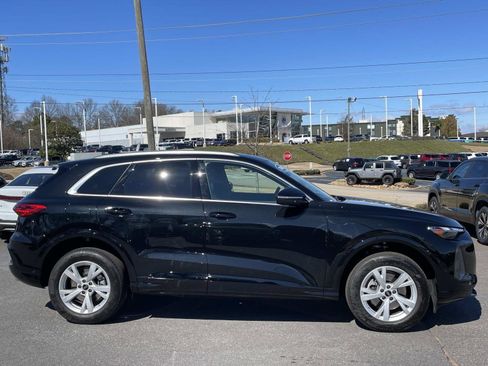 Used 2025 Audi Q5 Premium w/ Convenience Package image 8