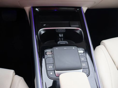 Used 2022 Mercedes-Benz GLB 250 4MATIC image 17