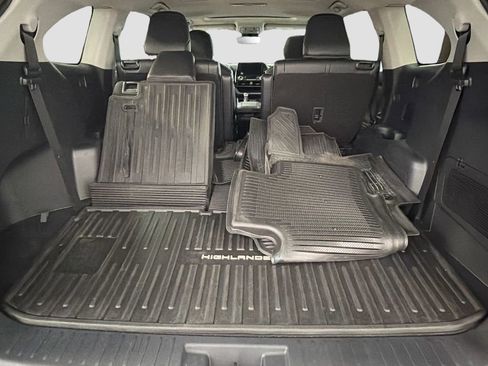 Used 2023 Toyota Highlander XLE AWD/4WD image 28