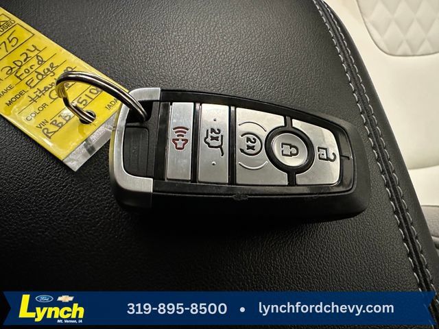 Used 2024 Ford Edge Titanium AWD/4WD image 17