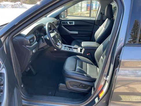 Certified 2022 Ford Explorer XLT w/ Equipment Group 202A image 11