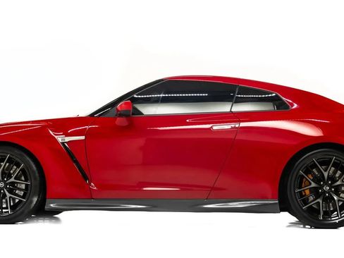 Used 2019 Nissan GT-R Premium w/ Premium Interior Package image 7