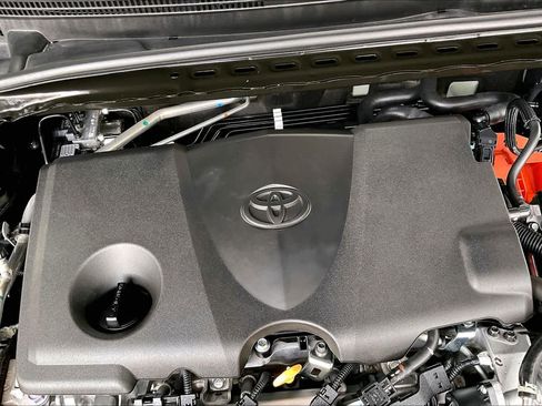 Used 2025 Toyota Camry SE image 30