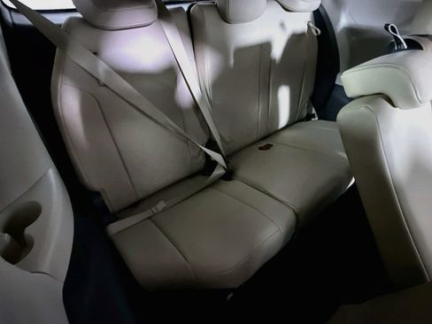 Used 2022 Toyota Sienna XLE w/ XLE Plus Package FWD image 33