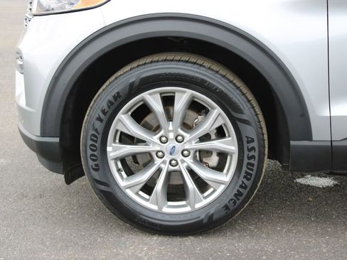 Used 2023 Ford Explorer Limited image 19