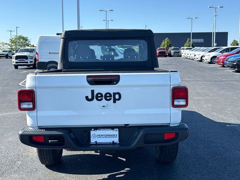 Used 2025 Jeep Gladiator Sport AWD/4WD image 4