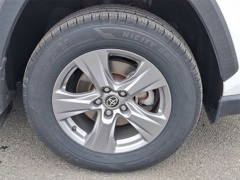 Used 2022 Toyota RAV4 XLE image 9