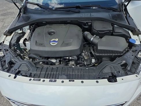 Used 2015 Volvo V60 T5 Premier w/ Convenience Package image 34