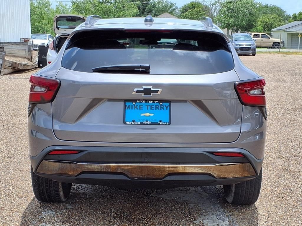 Used 2025 Chevrolet Trax ACTIV w/ Driver Confidence Package FWD image 6