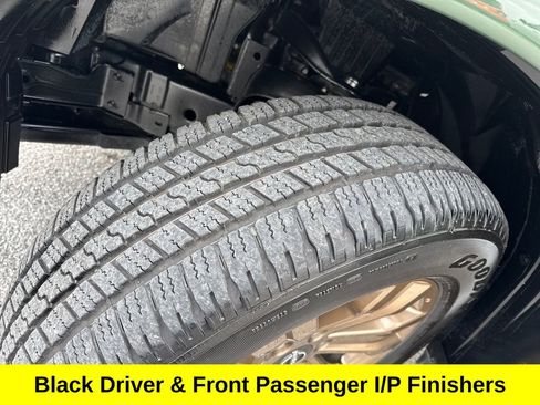 Used 2024 Nissan Titan SV w/ SV Bronze Edition Package image 28