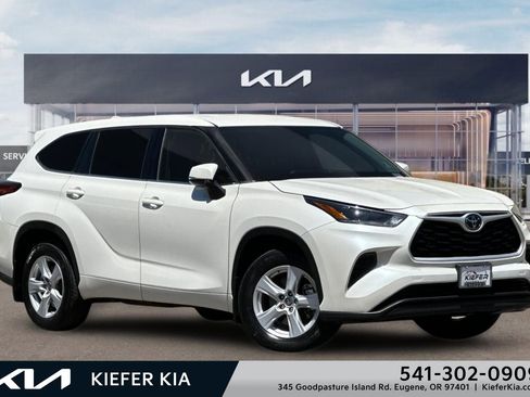 Used 2021 Toyota Highlander L AWD/4WD image 1