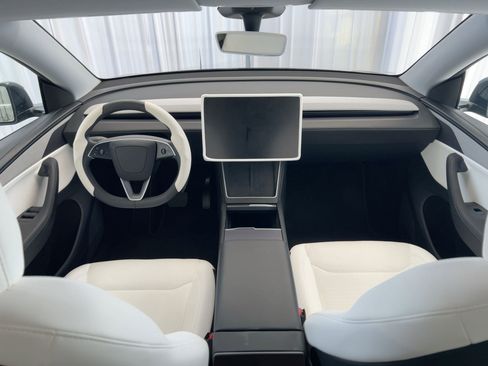 Used 2026 Tesla Model Y AWD image 17