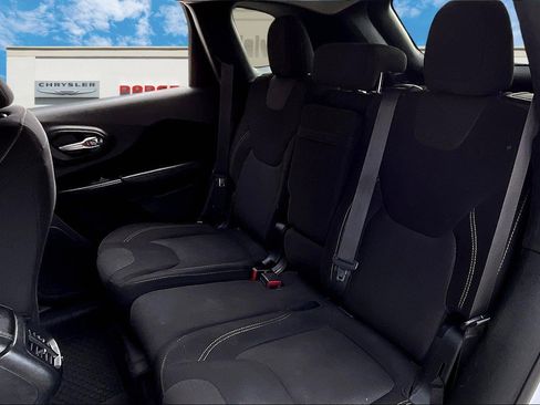 Used 2016 Jeep Cherokee Latitude w/ Cold Weather Group image 23
