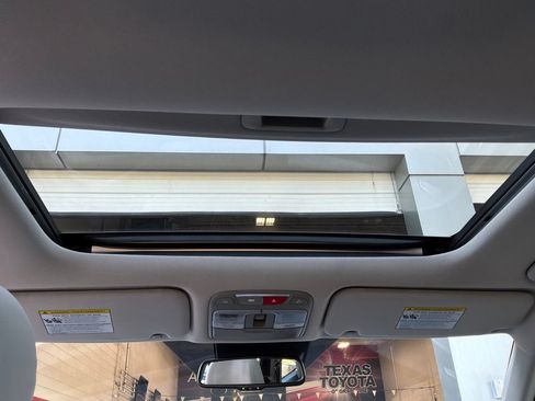 Used 2024 Kia Telluride EX w/ EX Captain's Chair Package FWD image 21