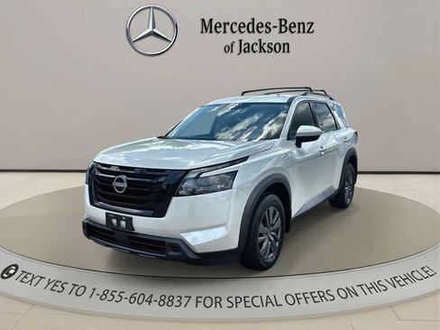 Used 2023 Nissan Pathfinder SV w/ Black Appearance Package AWD/4WD image 4