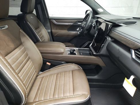 New 2026 GMC Acadia Denali Ultimate w/ LPO, Floor Liner Package image 7