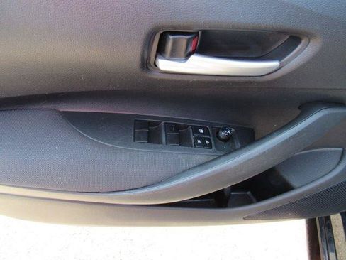 Used 2021 Toyota Corolla LE FWD image 21