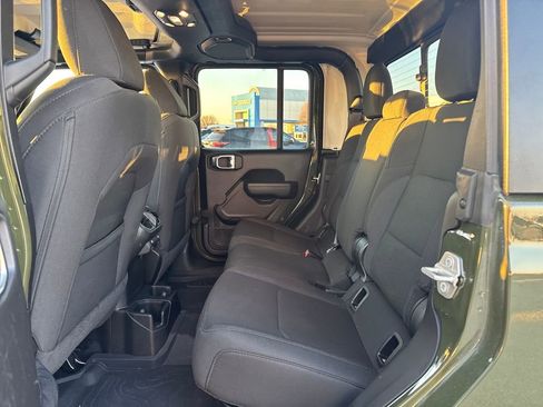 Used 2023 Jeep Gladiator Sport image 12