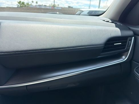Used 2025 Nissan Rogue SV FWD image 9