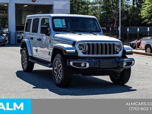 Used 2024 Jeep Wrangler Sahara image 6