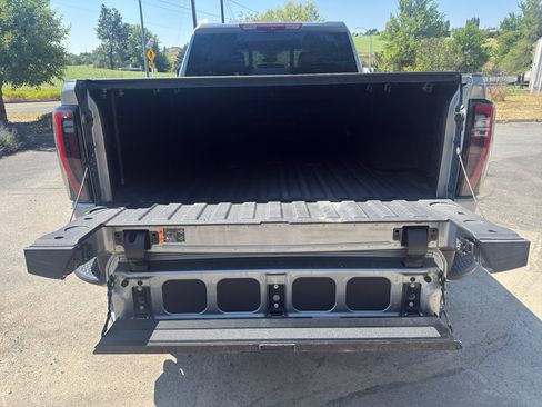 Used 2025 GMC Sierra 3500 AT4 w/ AT4 Premium Plus Package AWD/4WD image 10
