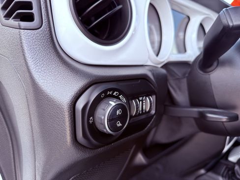 Used 2021 Jeep Gladiator Sport image 28